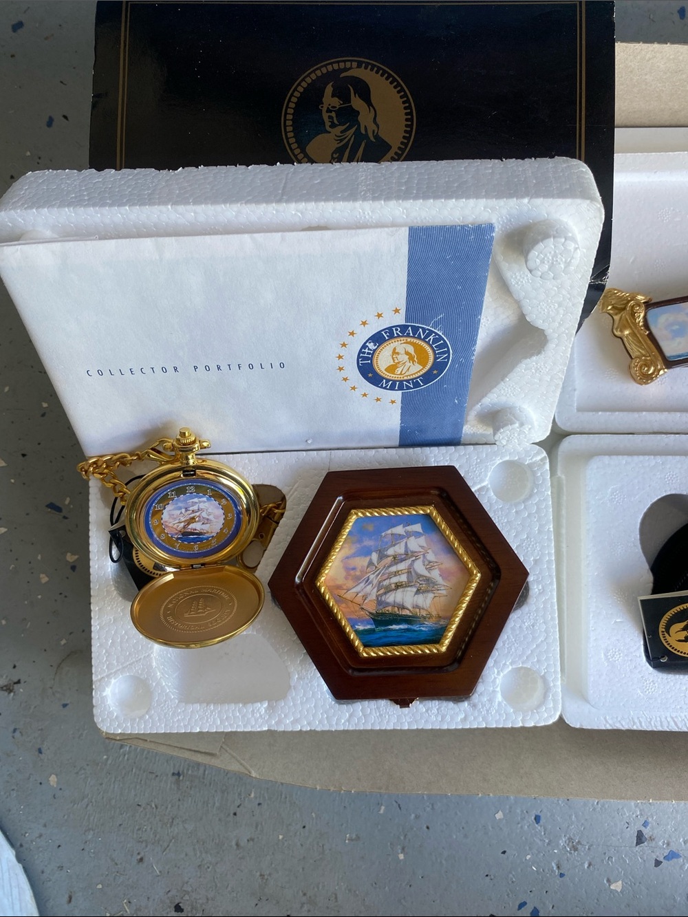 Franklin Mint Nautical set of the Curry Stark pocket-watch and knife set